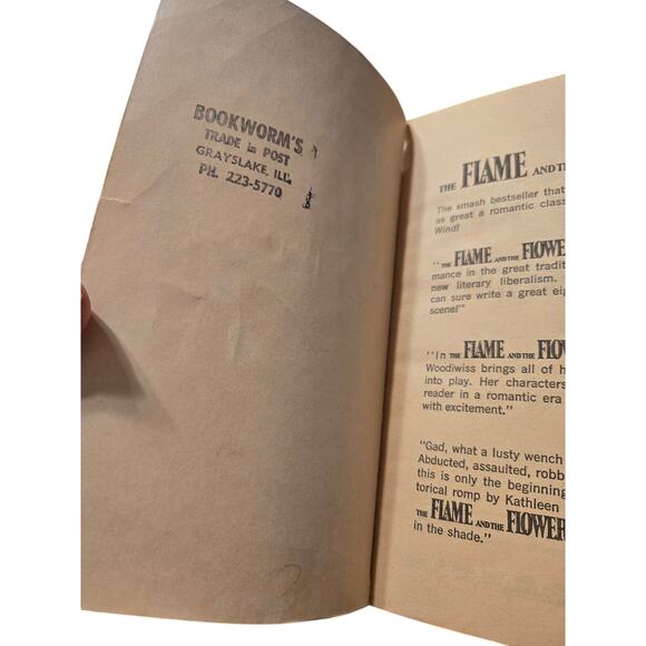 Kathleen Woodiwiss THE FLAME AND THE FLOWER Iconic Bodice Ripper Vtg Romance - Picture 8 of 8